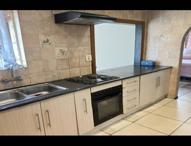3 BEDROOM FREEHOLD FOR SALE IN ELANDSPARK